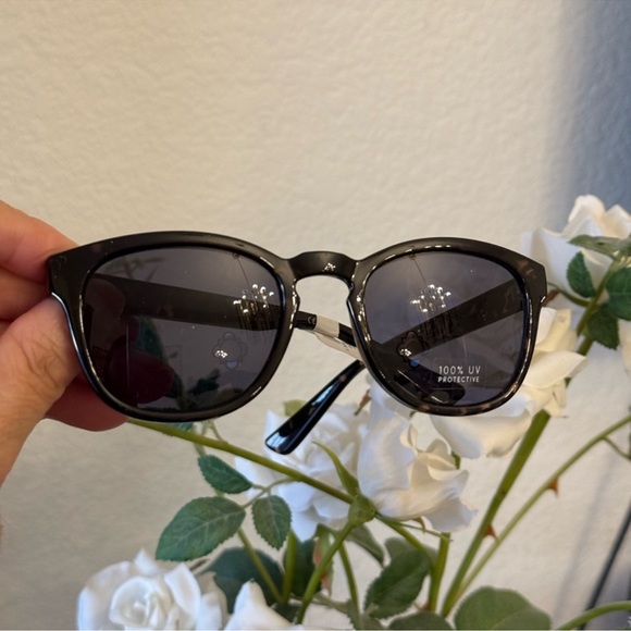 Ann Taylor skyline sunglasses main image 8
